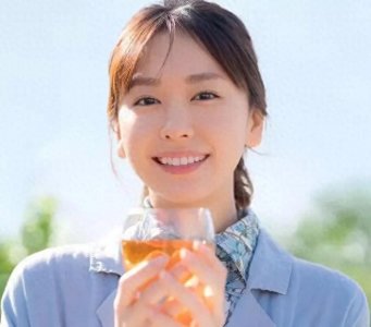 ​新恒结衣：跨越国界的微笑天使