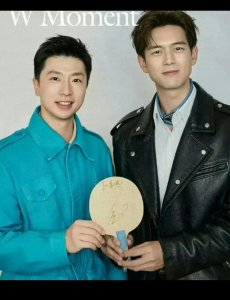 ​李现眼巴巴等马龙TO签名