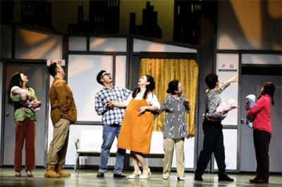 ​嬉笑怒骂中引发思考，滑稽剧 《时来“孕”转》在南京星空剧场上演