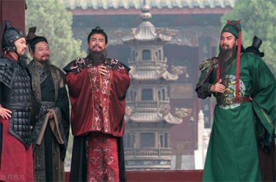 ​《三国演义》里的孔明借东风，说说东风如何应时到来