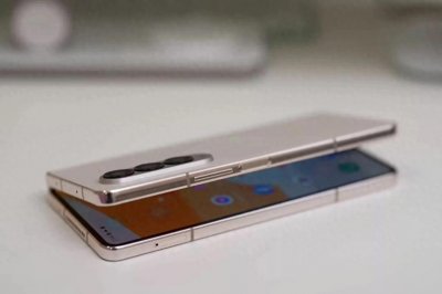 ​从12999跌至3399？万元折叠屏旗舰疯狂跳水，却已无人问津