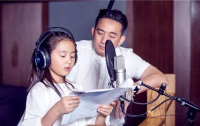 ​配音演员季冠霖，曾替孙俪等女星发“言”，一开口就是熟悉的声音