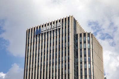 ​城投公司总经理是公务员吗？有编制吗？