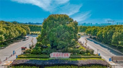 ​城市摄影队走进武昌职业学院，感受校园影像