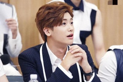 ​朴炯植：富家少爷偶像梦碎，靠“失恋”成顶流？