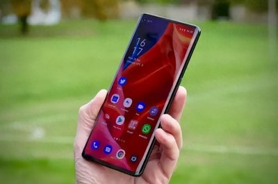 ​曲面屏越来越成为主流，在使用上和直面屏有什么不同呢？