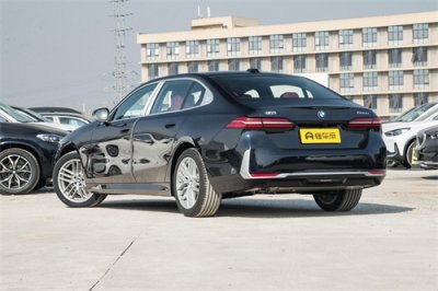 ​43.99万元，2025款宝马525Li豪华套装亮相，入门款竞争力如何？