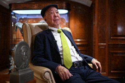 ​吕志和出殡，港澳四任特首扶灵，香港四大家族后人站两排送别