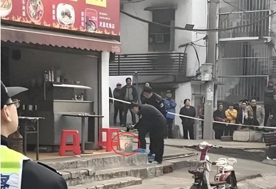 ​17年武汉火车站面条涨价1元，食客竟残忍砍下老板头！后续如何？