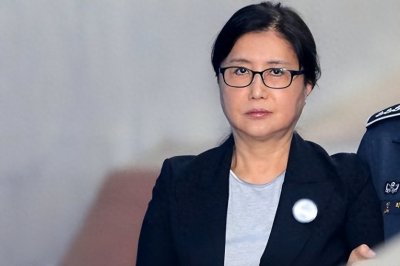 ​崔顺实：“韩国版老佛爷”，控制总统以令诸侯，狂捞千亿韩元