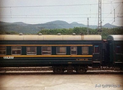 ​为什么火车是「绿皮」的？
