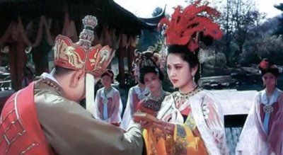 ​朱琳：中国著名女演员的传奇生涯