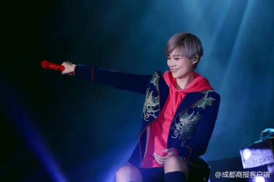 ​燃爆了！始于成都终于重庆 李宇春2018巡演收官 腿伤已基本痊愈