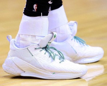 ​作为安踏后卫篮球鞋代言人！海沃德NBA赛场上脚了哪些球鞋？