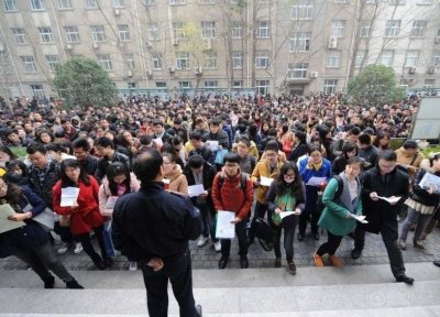 ​原来狱警也有编制，薪资待遇还不输公务员，不靠关系也可以进入