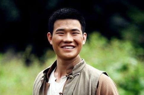 娱乐谢孟伟个人资料简介（“嘎子哥”退圈原因）  2