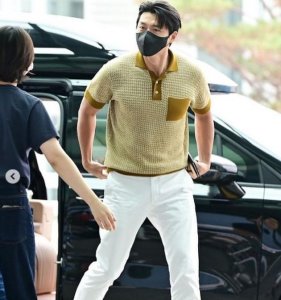 ​玄彬现身米兰机场(在机场和粉丝热情互动)