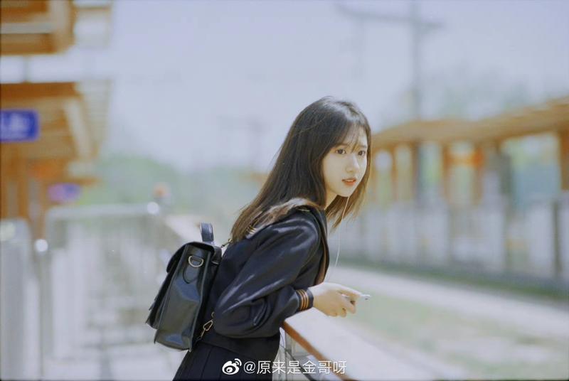 家里养盆柠檬树，果实营养价值高，香气清新，产量丰富，打理简单