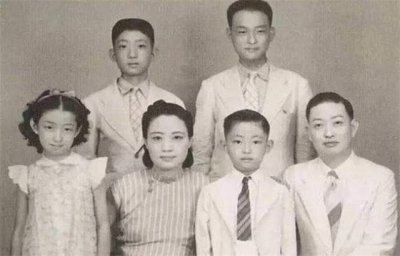 ​福芝芳：14年连生9个孩子，身怀六甲强势逼退情敌，子女个个出息