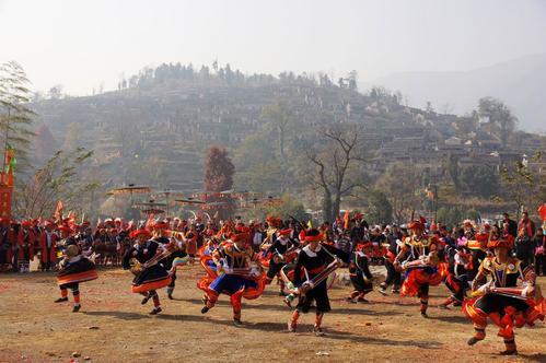 为什么进行悬棺葬（从悬葬到树葬最后回归土葬）(4)