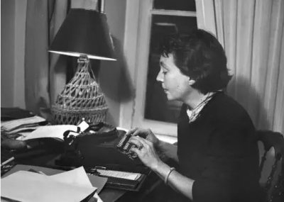 ​杜拉斯：以一个女人的昂贵灵魂，握着一支20世纪女性最动人的笔