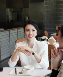 ​两代董事长，被一个“女神”干翻