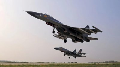 ​中国最强四代重型战机！歼-11D：突破性能，赢得专家赞誉