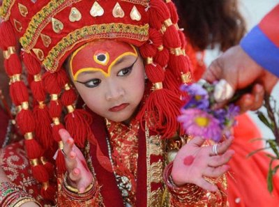 ​尼泊尔“活女神”悲哀：被禁锢在寺庙，双脚不能触地，最后孤独终老