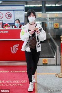 ​费沁源现身北京，清纯甜美婀娜多姿，被誉“四千年一遇的美少女”