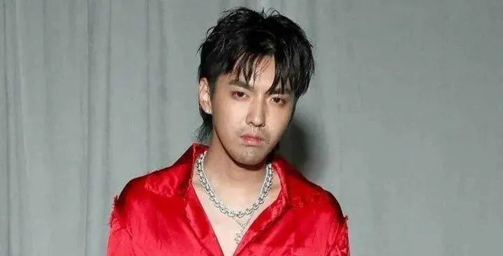 吴亦凡监狱生活疑曝光，伙食好体重飙升，将在中国加拿大巡回坐牢