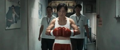 ​拍主旋律，还得服张艺谋