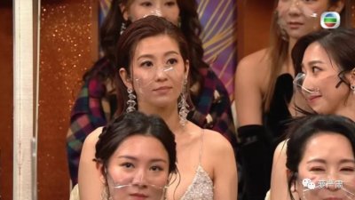 ​她当初比奶茶妹妹还红，却被渣男拖累了