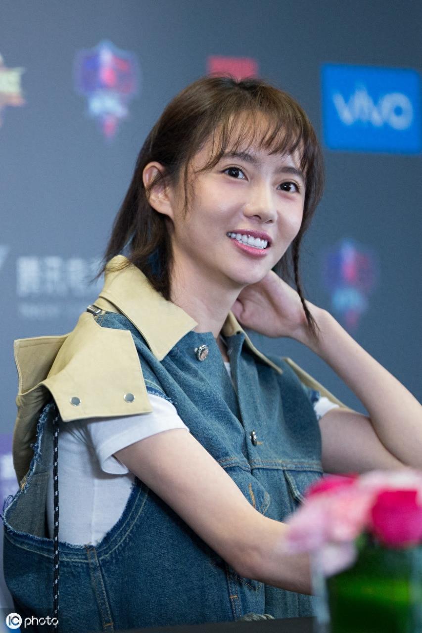 白宇女友刘萌萌，曾经《爱情公寓》曾小贤喜欢的她，如今红不起来