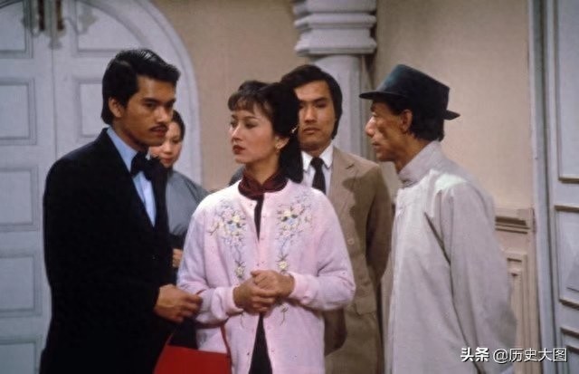1980年香港电视剧《上海滩》的剧照，图2是周润发和赵雅芝
