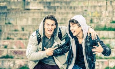 ​朋友的老婆出轨了我能告诉我朋友吗(发现朋友老婆出轨了我要不要告诉他)