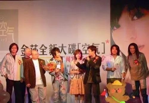 金莎的老公是谁（甜歌玉女金莎的毁灭史）