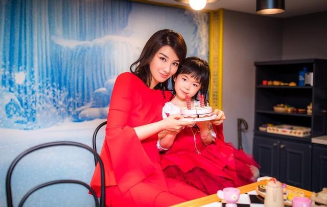 黄奕的两次婚姻情况（43岁黄奕勇敢追爱）(2)