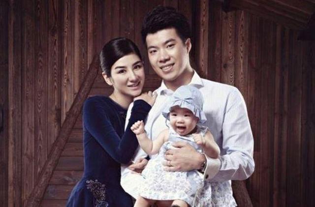 黄奕的两次婚姻情况（43岁黄奕勇敢追爱）(9)