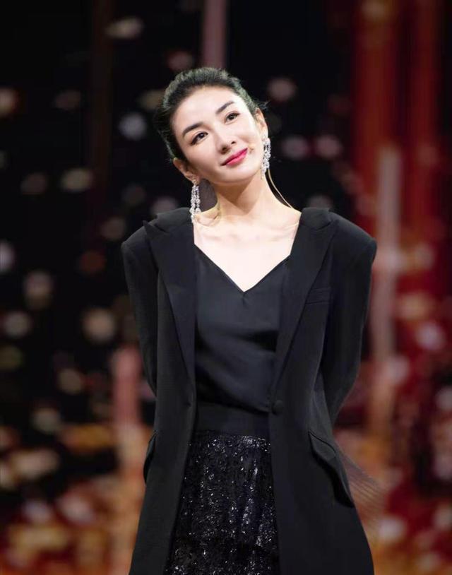 黄奕的两次婚姻情况（43岁黄奕勇敢追爱）(4)