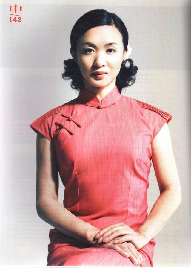 金星头戴棉帽，化身“蝴蝶迷”，行走在松花江边颇有大佬气场