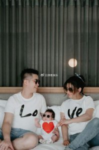 ​42岁Selina晒一家三口照片，纪念当妈妈第一个生日