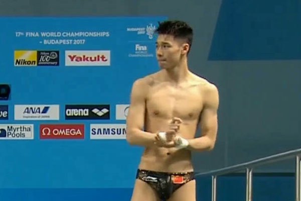 陈艾森跳水内裤凸起 水中没看的很清楚不过真掉了