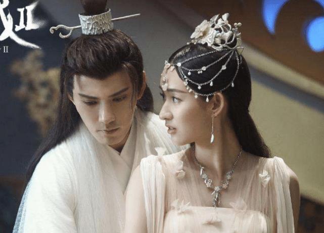 继《少年派》，邓小琪终于官宣新剧，男主是熟悉的他，CP感十足