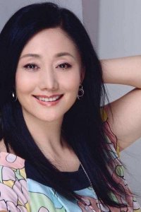 ​她出道三十多年无绯闻，32岁走红，如今家庭美满