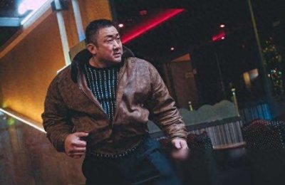 ​《犯罪都市4》火爆上映马东锡硬汉形象再升级，但争议也随之而来