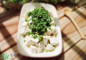 香椿拌豆腐可以隔夜吃吗？隔夜的香椿拌豆腐能吃吗？