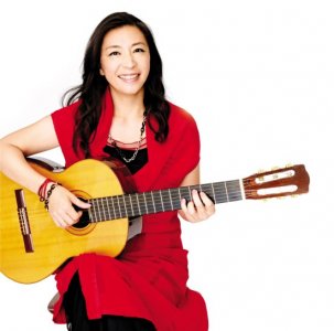 这个拥有亚洲面孔的波萨诺瓦天后,和邓丽君“争”唱《夜来香》