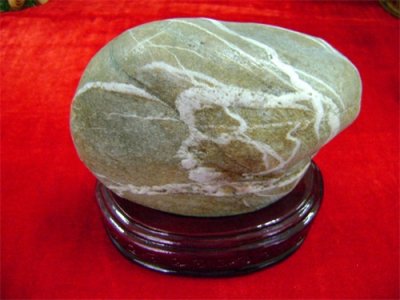 ​奇石收藏太着迷，万不可投入太多精力