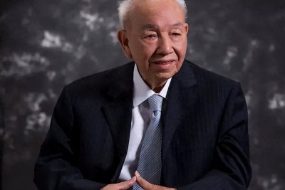 ​他，从小学教到大学，在人民大会堂受奖，享年103岁