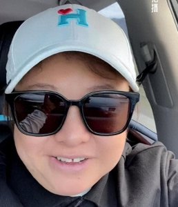 韩红西藏的家露出,藏式装修豪华无比,与她身上天珠相得益彰